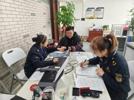 区交通委执法大队约谈违法网约车平台2.jpeg