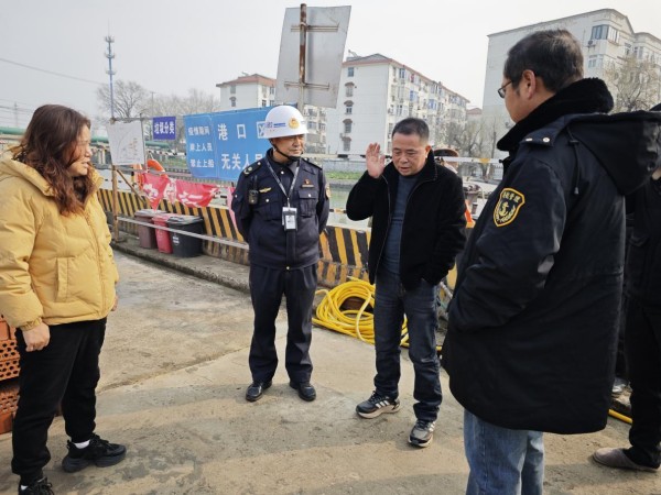 强化联勤联动 构建港口码头安全环保防线—— 区港航中心淀浦河2.jpg