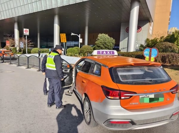 严查巡游出租车违规行为 提升市民出行满意度