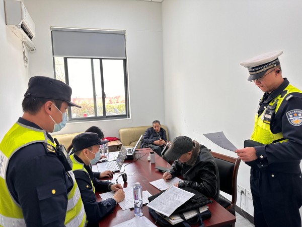 与交警部门联动协作显成效 高效处置非法客运案件1.jpg