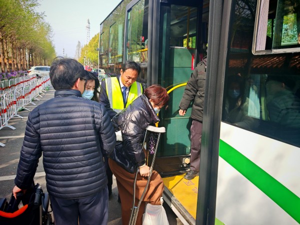 强保障优服务，区道运中心扎实做好清明祭扫公交保障工作3.jpg