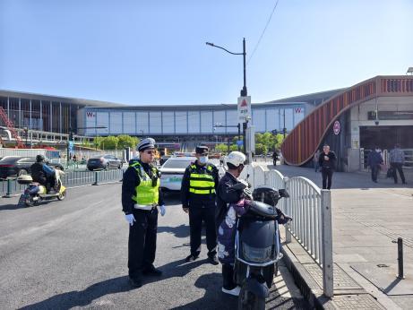 区交通委执法大队重拳整治“五类车”非法客运，为车展营造安全出2.jpeg