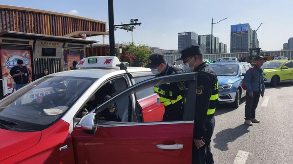 严打出租车计价器舞弊，青浦区交通委执法大队联合市总队开展专项1.jpg