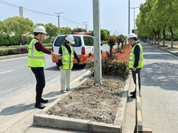 区城建所开展道路照明设施安全专项检查2.jpg