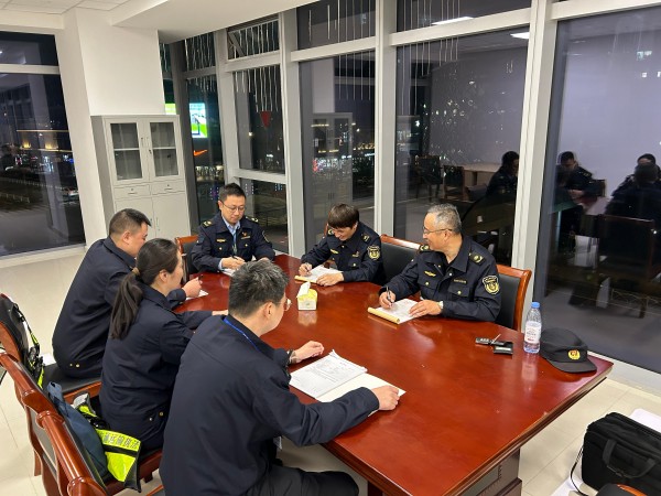 区交通委执法大队多措并举服务保障上海车展顺利举办3.jpg