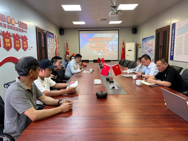 区港航管理事务中心大蒸港站开展节前码头安全指导 筑牢港口安全1.jpg
