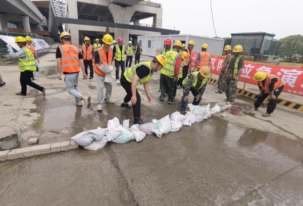 练西公路（沪青平公路-莲金支路）改建工程开展 防洪防汛安全应1.jpg