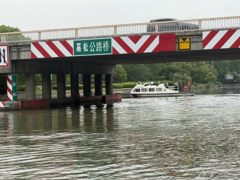 区交通委执法大队发现并制止一起航道捕鱼行为2.jpeg