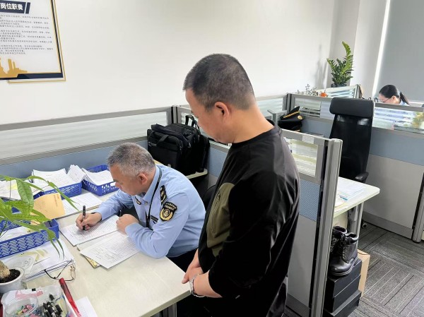 普法同行 共守省际平安路1.jpg