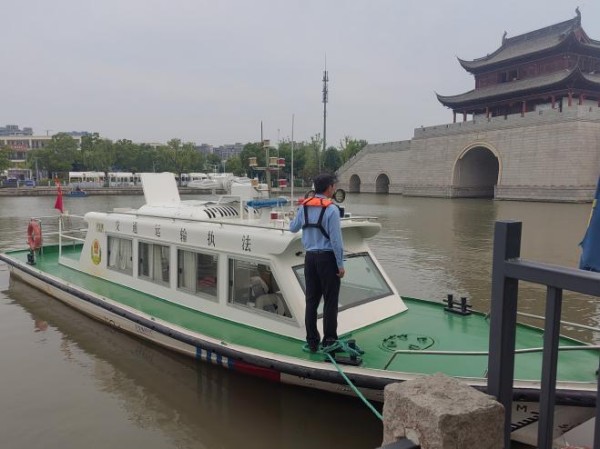 区交通委执法大队认真做好龙舟赛水上安保工作1.jpg