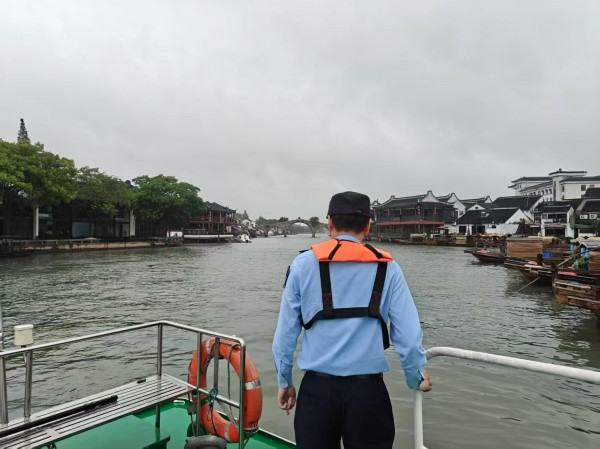 端午假期坚守一线 景区值守护航平安1.jpg