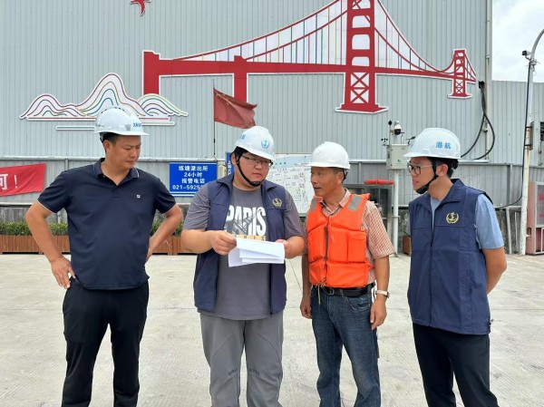 区港航管理事务中心大蒸港站全力筑牢防汛防台屏障 积极应对台风1.jpg