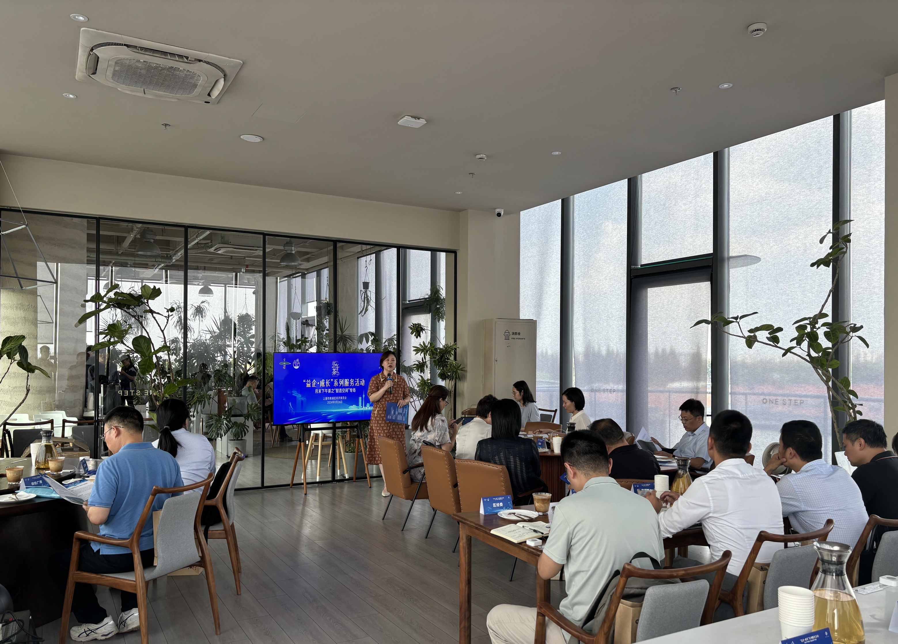 0827_180954_904.jpg 0827_180954_904.jpg