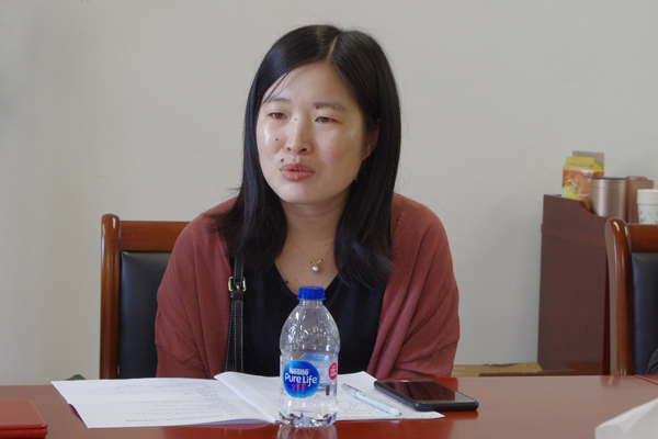 课后,何亚萍老师主持了研讨活动,在齐惠文老师介绍了本节课的设计思路