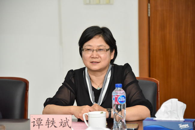 上海市教委教研室赴青浦区教师进修学院调研