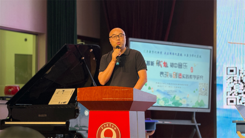 1017_071138_666.jpg 照片2:校长致辞.jpg