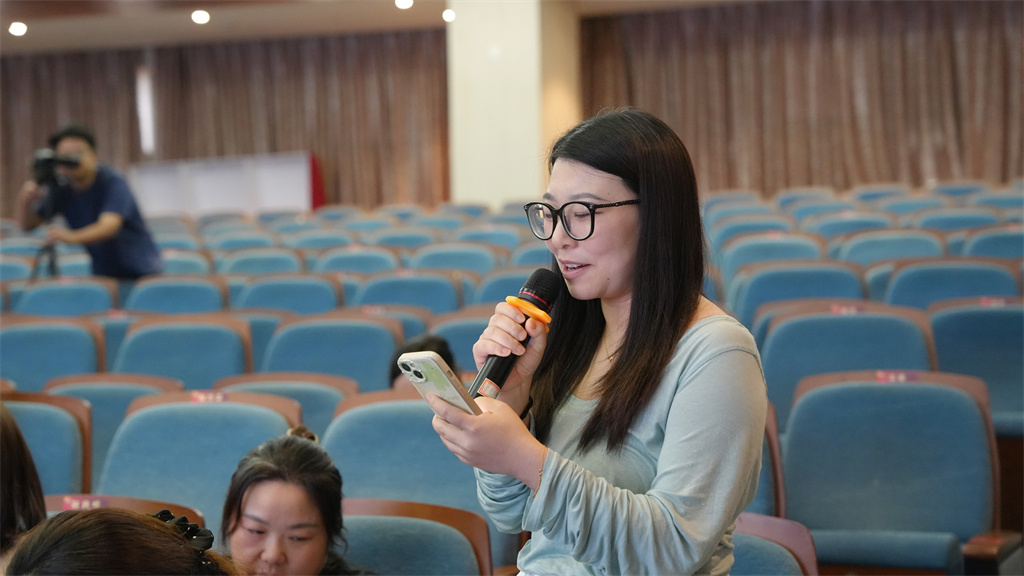 1017_071213_626.jpg 照片6:教学研讨-刘晓敏.jpg