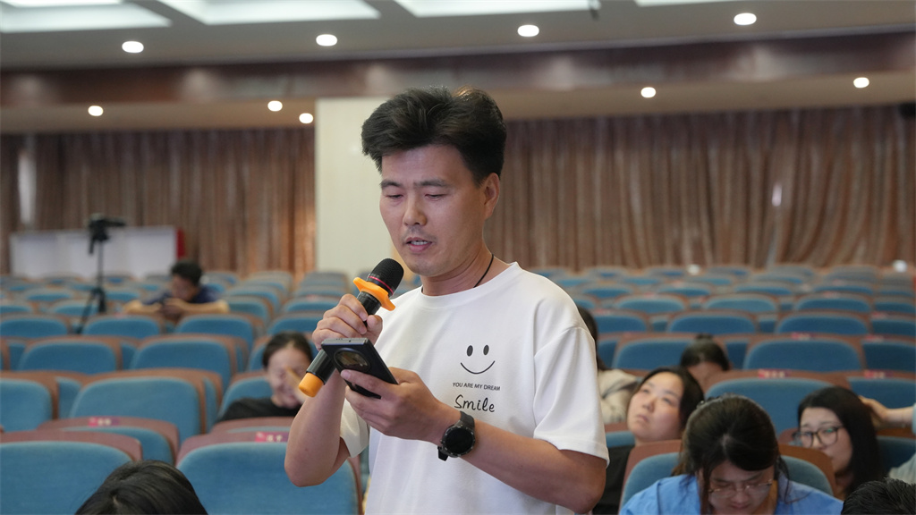 1017_071227_720.jpg 照片8:教学研讨-刘涛.jpg