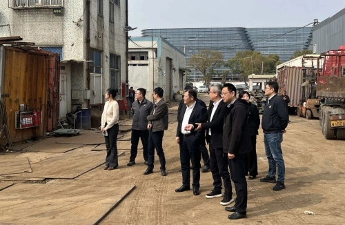 青浦区生态环境保护督察整改办现场督导市级生态环境警示片披露问题整改情况和大气污染防治工作