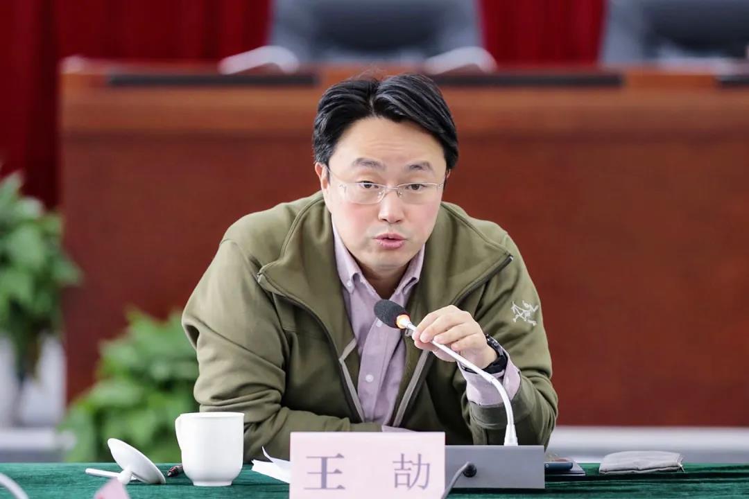 华新镇召开新冠疫苗接种工作推进会,对疫苗接种工作再