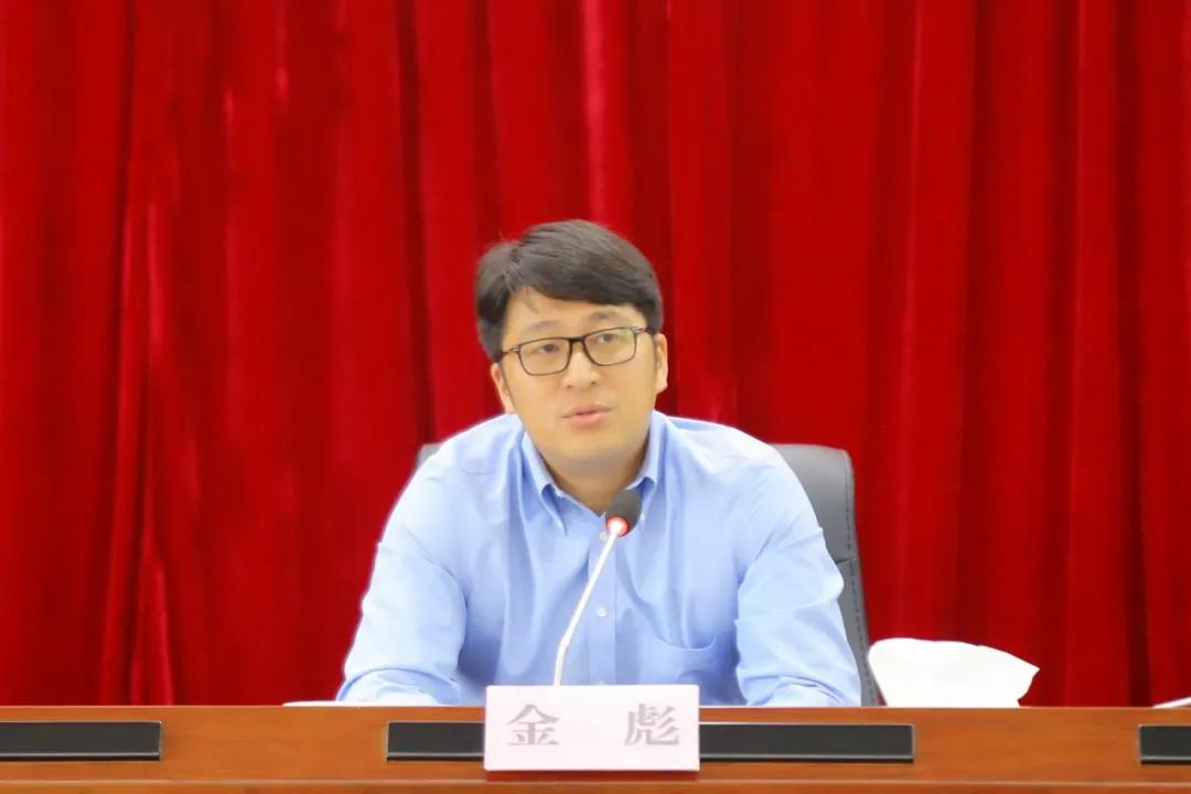 华新镇召开村居委会换届选举工作专题会议