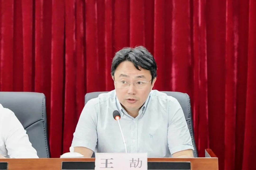 华新镇召开新冠疫苗接种工作推进会_工作动态_华新镇_上海市青浦区