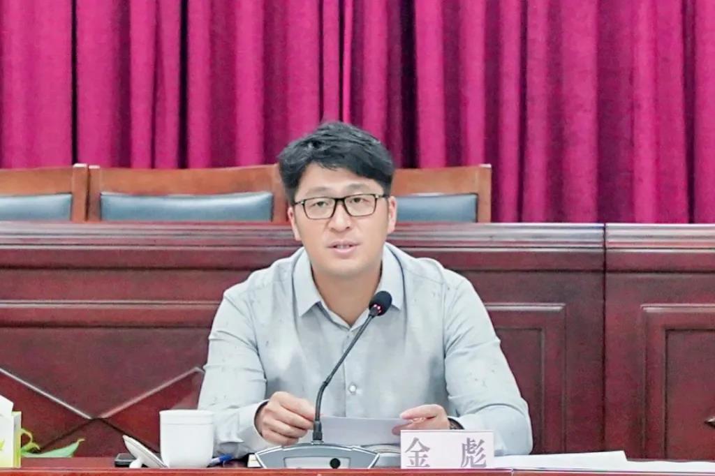 华新镇召开村党(总)支部书记季度工作会议