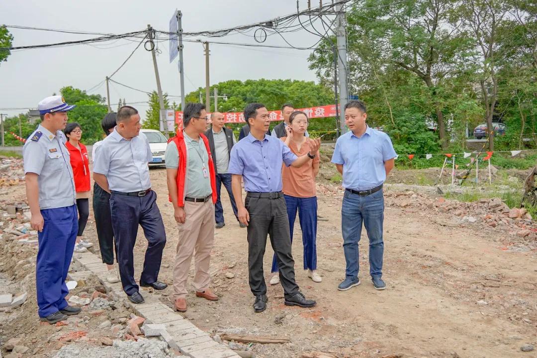 金泽镇党委书记方志坚带队开展安全生产检查