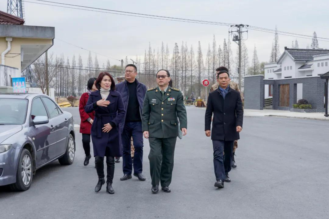 镇党委书记方志坚,党委委员,武装部部长庄跃华及镇相关单位负责人等