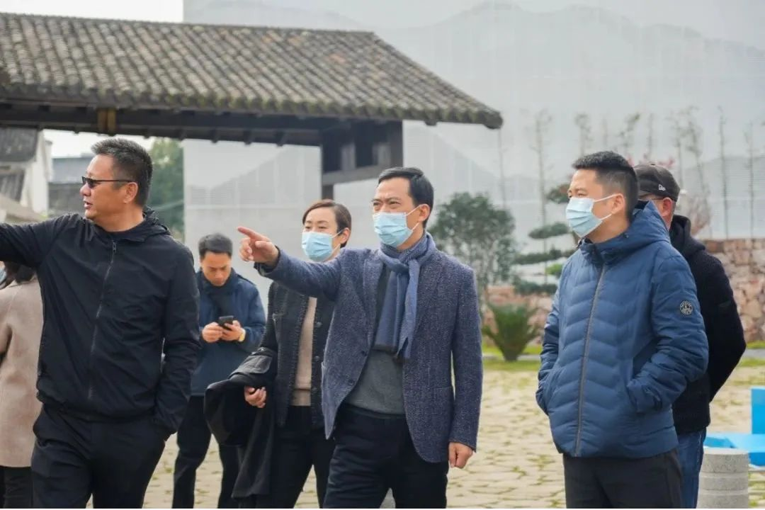 青浦区金泽镇党委书记方志坚带队至岑卜村开展乡村振兴建设调研