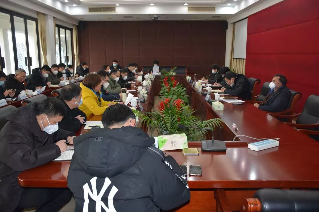 镇领导分赴各村居，实地指导疫情防控工作.jpg