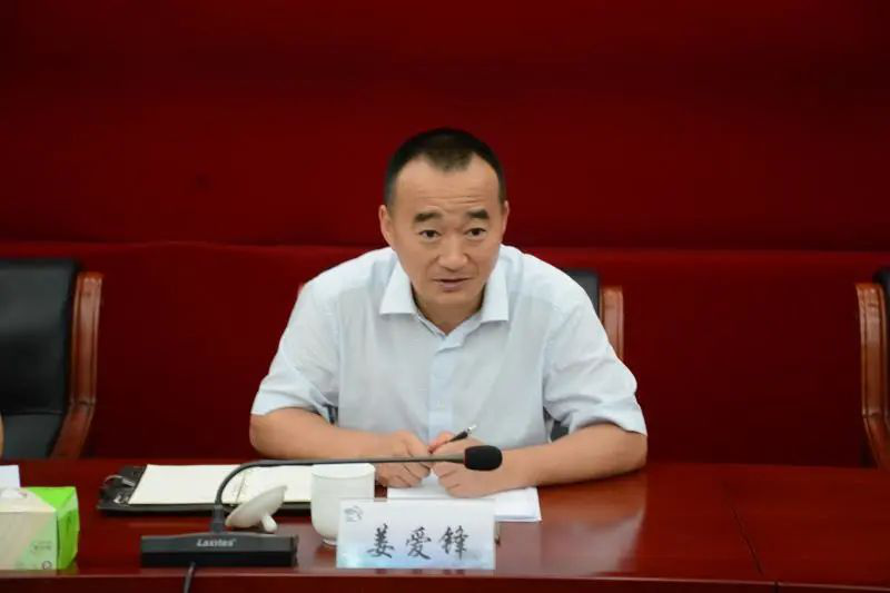 镇党委书记王永根,镇党委副书记,镇长范国强等镇领导陪同调研.