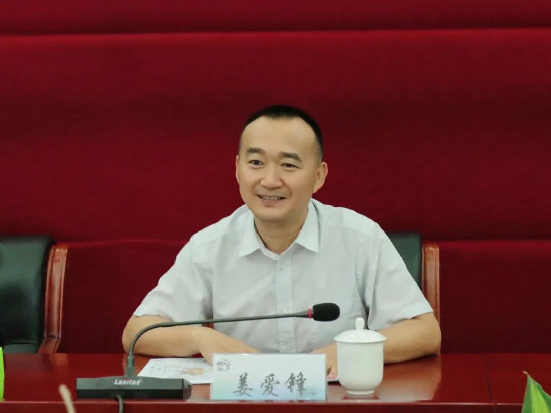 副区长姜爱锋至练塘镇调研规划建设相关工作