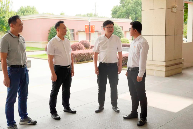 练塘镇开展教师节走访慰问活动