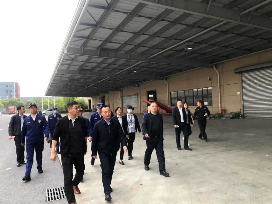 严格执法，绝不姑息企业存在的违法行为！区委常委、副区长姜爱锋带队开展安全生产综合整治督查