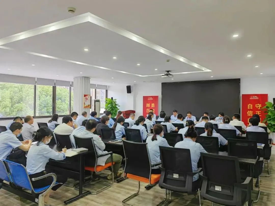 区政务办党组召开学习贯彻习近平新时代中国特色社会主义思想主题教育动员部署会