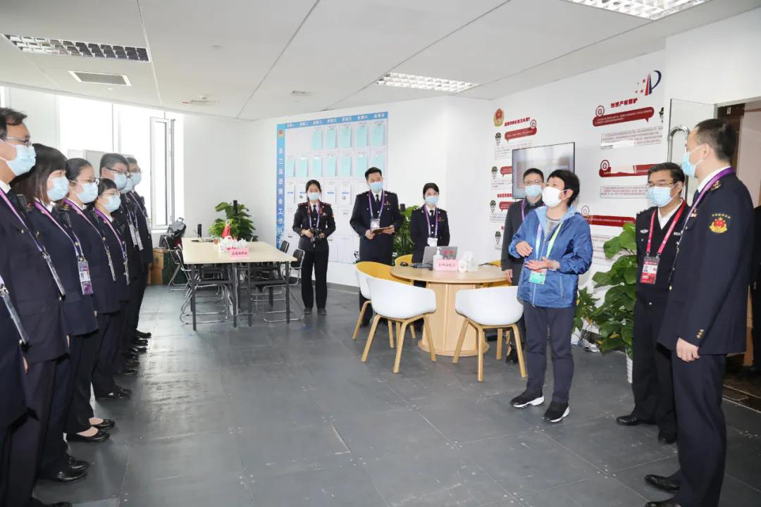 区领导分组慰问一线，要求保持干劲继续发力，打好进博服务保障这场硬仗