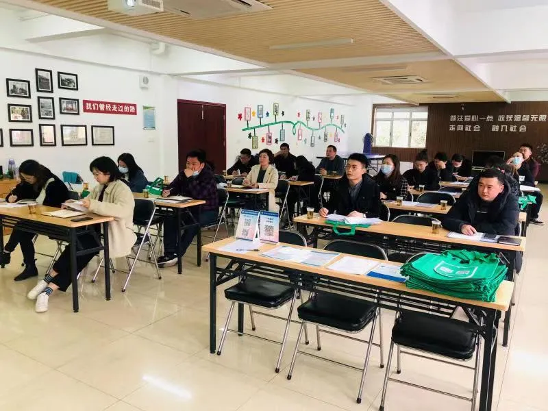 开展理论培训，“夯实乐理”