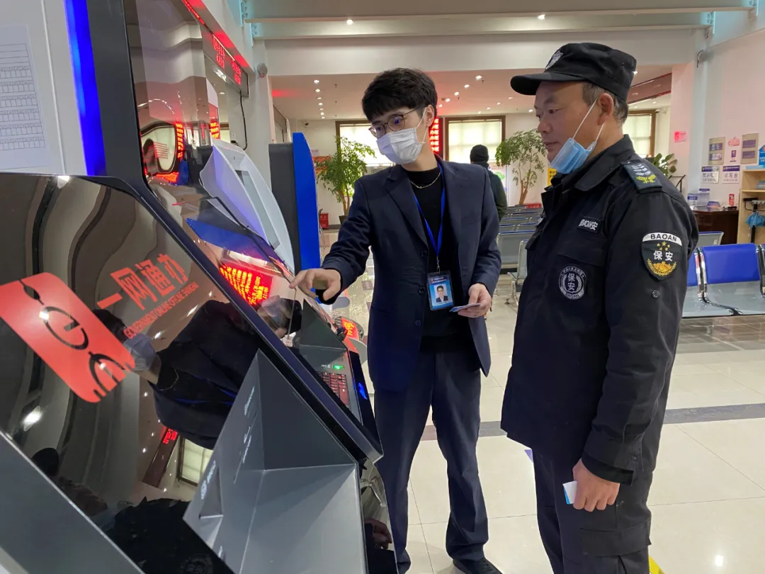 徐泾镇社区事务受理服务中心推进“自助办”
