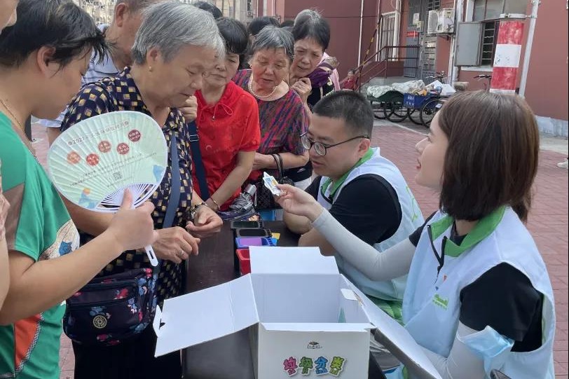 垃圾分类党员先行，携手共创幸福家园 ——“我为群众办实事”主题实践活动
