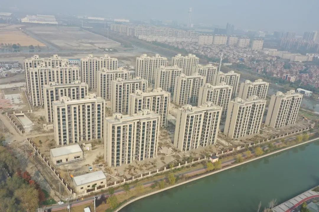 清河湾三期动迁安置房项目位于青浦区盈浦街道,东至西大盈港,南至上达