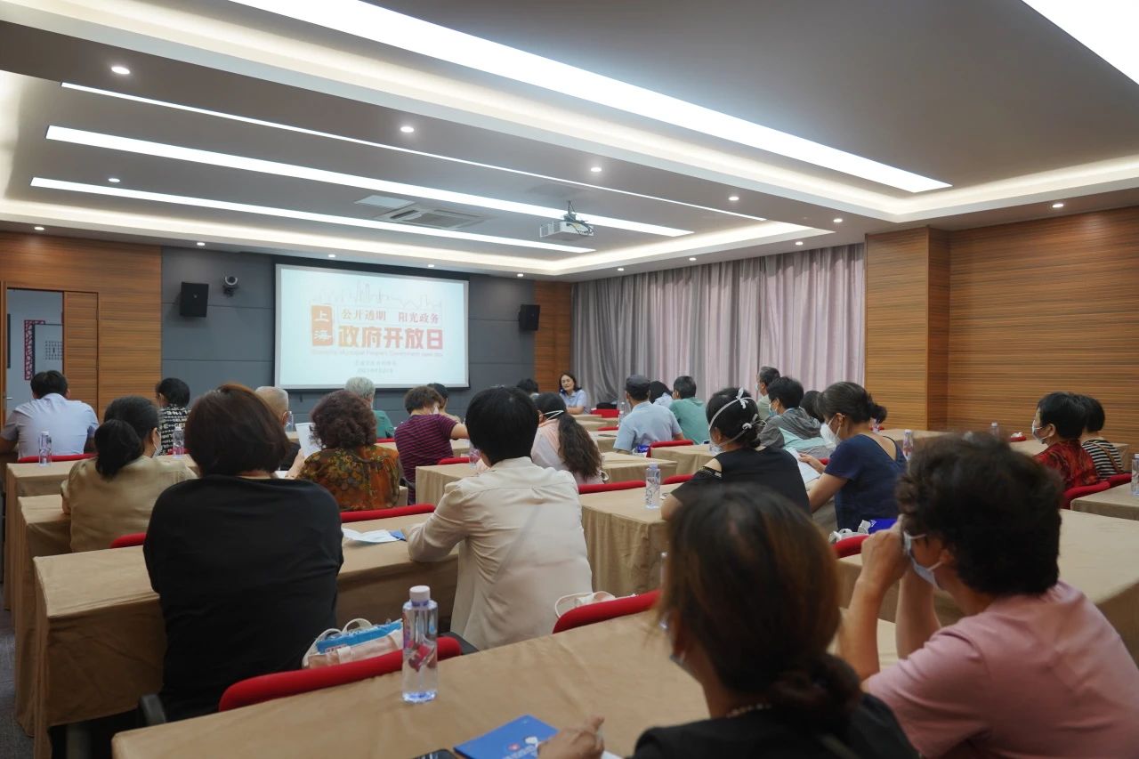 区医保局开展“温暖医保为幸福加码”政府开放日活动