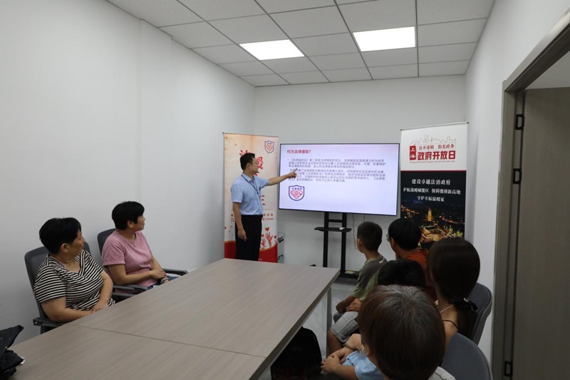“政务公开面对面 法律服务零距离”青浦区法律援助中心联合区司法局律师公证工作科开展2024年政府开放日活动