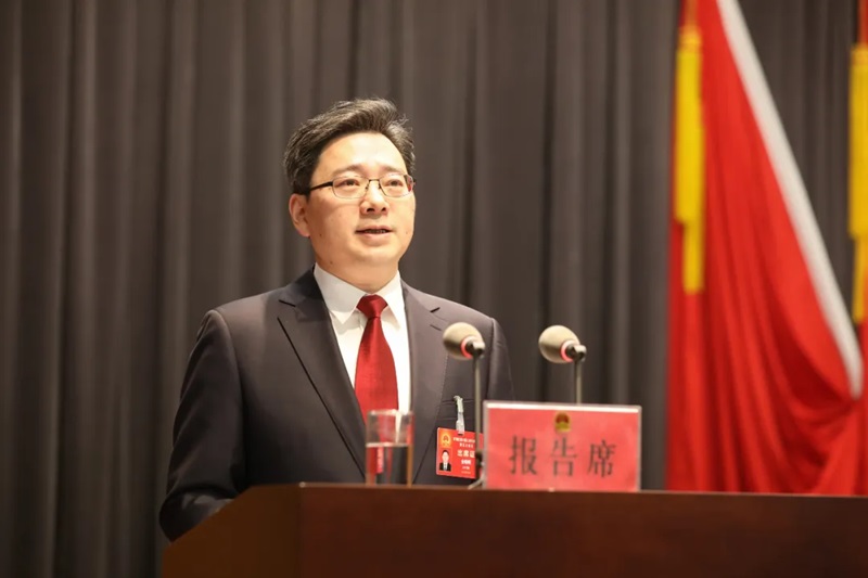 区委副书记、代区长金晓明在人大开幕大会上作政府工作报告
