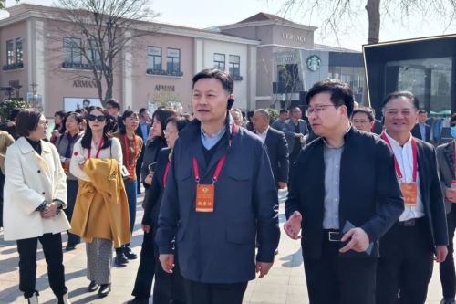 围绕“打造时尚消费新场景”，青浦区政协开展知情视察
