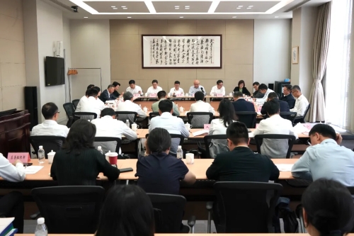 打好纠治“四风”持久战，筑牢厉行节约常态化防线！深入贯彻中央八项规定精神学习教育区委理论学习中心组学习会举行