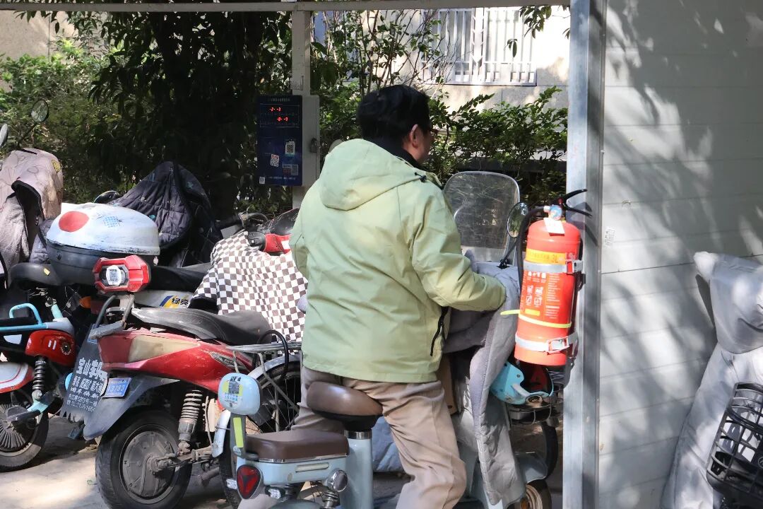 1211_083706_414.jpg 1211_083706_414.jpg