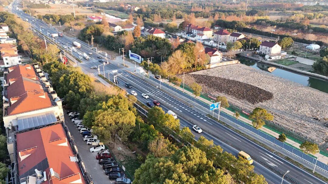 1217_140032_930.jpg 1217_140032_930.jpg