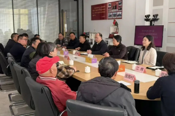 区人大常委会党组书记程巍以正式代表候选人身份赴所在选区与选民见面