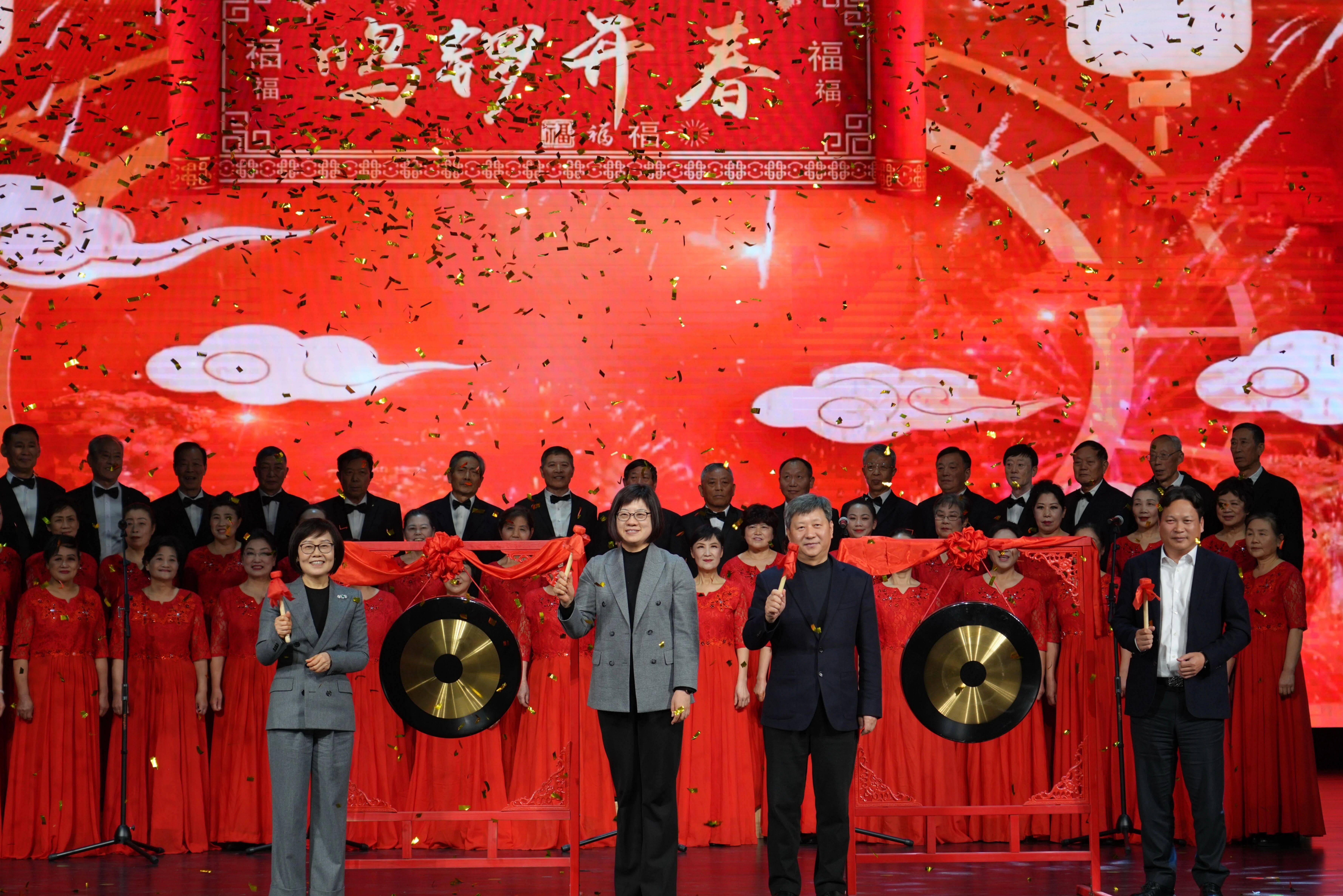 跃马扬鞭踏新程，实干笃行向未来！重固镇举行2026年各界人士迎春团拜会